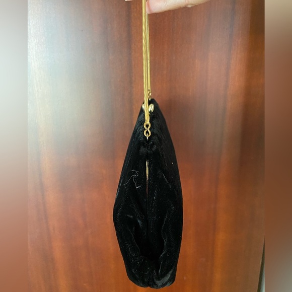 Stunning Black Velvet Vintage Evening Bag with Gold chain Handle & Kisslock Top - Picture 4 of 12